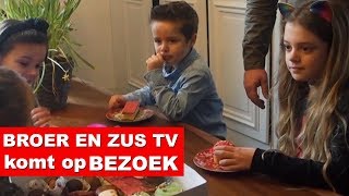 BROER EN ZUS TV OP BEZOEK  De Nagelkerkjes 38 [upl. by Refinaj]