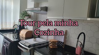 Tour pela cozinha de apartamento pequeno Cozinha planejada [upl. by Ettennaej]