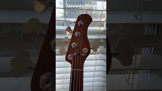 Sadowsky MetroExpress 5 Strings Fretless [upl. by Airegin]