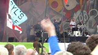 Paul Heaton and Jacqui Abbott  Heatongrad  Glastonbury 2016 [upl. by Miza]