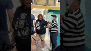 Aww this is cool watch the end 🤭 Tom mime SeaWorld tomthemime funny seaworldmime comedy [upl. by Yborian]