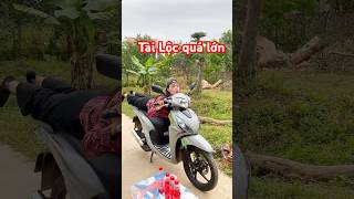 Tài Lộc quá lớn tailoc tailocqualonfunny funnyvideo haihuoc [upl. by Kaspar]