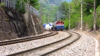 심포리역을 통과하는 ktx산천 KTXSancheon at Simpori Station [upl. by Asertal]