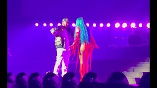 Anuel Llega de sorpresa al concierto de Karol G VIDEO COMPLETO [upl. by Thordia]