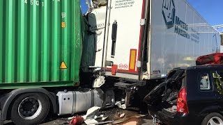 Grote ravage na ernstig ongeval op A12 bij Didam [upl. by Sofko]