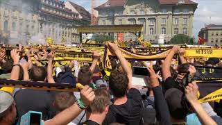 YB FanSong Scharlachrot  u male se gäub u schwarz a  Meisterfeier auf dem Bundesplatz [upl. by Kcirdec]