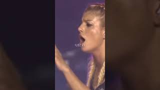 Il TOCCANTE messaggio di Emma Marrone  Cercavo amore live [upl. by Wyly604]