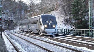 Tåg Snö och Förseningar på Västra Stambanan  Vinterns Första Snö  Nov 2022 [upl. by Ailekahs]