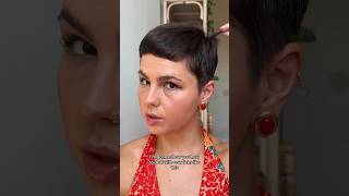 Cowlick trick for short hair my hair stylist taught me 🐮 shorthairstyles hairhacks pixiecut [upl. by Gianna]