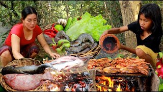 Fresh fish grilled for dinner Roasted shrimp with chili salt on the rock 5food eating delicious [upl. by Ingeberg68]