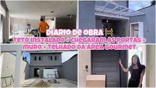 INSTALARAM OS TETOS 😍  AS PORTAS CHEGARAM 😱 MURO QUASE PRONTO  TELHADO DA ÁREA GOURMET PRONTO 🚧 [upl. by Nottarts]