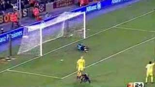 Gol de Ronaldinho de Chilena al Villarreal 25112006 [upl. by Lucias458]