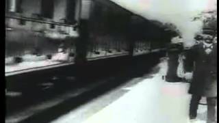 Fratelli Lumière Larrivo di un treno alla stazione di La Ciotat 1896 [upl. by Annuaerb]