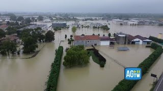 Alluvione EmiliaRomagna a Cotignola esonda il torrente Senio le immagini del drone [upl. by Stclair94]