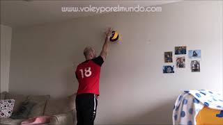 Voleibol en casa Trabajar la técnica de saque con la pared [upl. by Millford417]