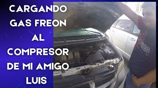 MIRA COMO CHECAMOS Y CARGAMOS DE GAS FREON EL COMPRESOR DE AC DEL AUTO DE LUIS [upl. by Myrtie]