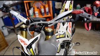 Montaje protecciones de horquilla en moto de trial  Trialworld Garage [upl. by Suiradel]