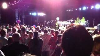 Jimmy Buffett falls off stage in Sydney Australia [upl. by Eseela]