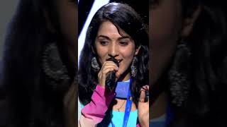 Shreya Singing Baahon Men Chale Aao live shreyaghoshal anamika latamangeshkar live music [upl. by Nosemaj]