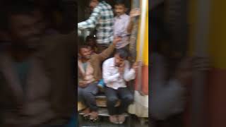 Diwali ke avsar par train me yatri ki bhari bhid [upl. by Ylla]