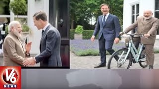 PM Narendra Modi Gifted A Bicycle By Netherlands PM Mark Rutte  V6 News [upl. by Hobbie]