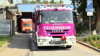 PROJEKT quotAUGEN AUFquot  Erster Einsatz für das Pinke HLF 2016 der Feuerwehr Erkrath  KFZBRAND [upl. by Jessabell]