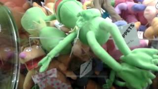 A KERMIT THE FROG win at the Claw Machine [upl. by Lenehc]