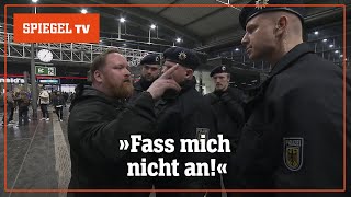 Waffenkontrollen an Berliner Bahnhöfen  SPIEGEL TV [upl. by Arayk]