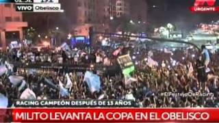 El plantel de Racing y los fanáticos celebraron en el Obelisco [upl. by Bethina812]