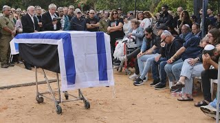 Aux funérailles dun otage israélien la famille accuse larmée de lavoir quotassassinéquot  AFP [upl. by Radbourne514]