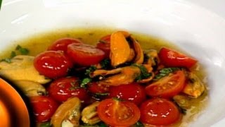 ¿Qué comemos hoy  Receta Mejillones con tomate y albahaca [upl. by Ellennad]