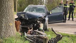 Auto botst op boom Middenpeelweg Zeeland bestuurder onder politiebegeleiding naar ziekenhuis [upl. by Dunaville505]