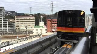 多摩都市モノレールの1000系電車が、多摩センター駅に到着 [upl. by Limaa184]