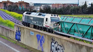 Renfe Mercancías  3333689  Carbonero Zafra  Puertollano con pitadas Saludos al maquinista [upl. by Yreneh]