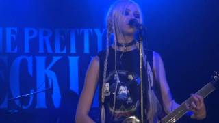 The Pretty Reckless  My Medicine  Live  KCs Beaumont Club 10202011 [upl. by Ogdon984]