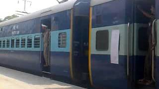 12566 Bihar Sampark Kranti Departing From New Delhi [upl. by Yeargain]