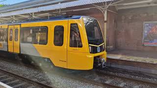 Tyne and Wear Metro 555005 at Cullercoats [upl. by Casie]