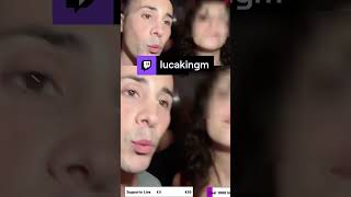 Limonare in discoteca discoteca twitch twitchitalia milano baciare twitchclips limonare [upl. by Mukerji2]