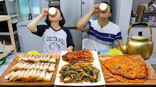 막걸리 수육도토리묵 무침김치전에 너무나도 시원한 얼음 막걸리 먹방 Suyukdotorimuk muchimKimchijeon and Makgeolli Mukbang [upl. by Gombach]