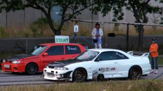 Street race Nissan Skyline R33 GTR Vspec Vs Nissan Sunny GTIR [upl. by Yoo192]