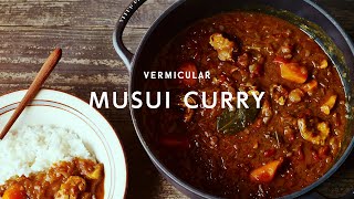 Vermicular  Oven Pot  Recipe  Musui quotWaterlessquot Japanese Curry [upl. by Murtagh]