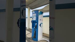 Wasserstoff trifft Elektro  Seltener Blick auf H2Tankstelle neben Supercharger [upl. by Hach]