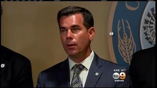 Murrieta Mayor Addresses Residents Concerns About Migrant Flights [upl. by Cira653]