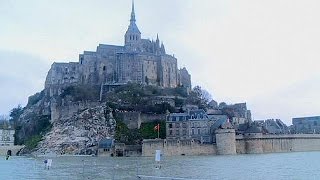 10000 people in Le MontSaintMichel enjoy super moon effect [upl. by Ettezzil995]