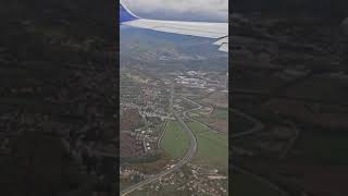 PANIKA IZNAD SARAJEVA PUTNICI VRIŠTALI OD STRAHA Avion jedva sletio na Sarajevski aerodrom [upl. by Egroeg775]