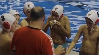 Los más chicos practican waterpolo [upl. by Ainafetse]