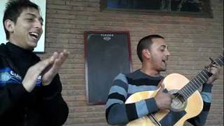 Gitanos cantan a los Chichos en Barceloneta [upl. by Giulietta367]