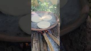 Echando tortillas en comal de barro ElSalvador choteando503 [upl. by Nedyaj]