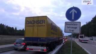 Unfallrisiko Autobahnbaustelle 04 Baustellenfahrzeuge kreuzen [upl. by Lupiv93]