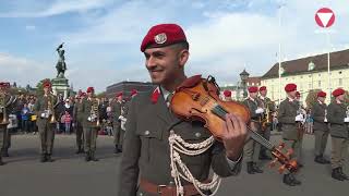 Nationalfeiertag 2018  Vorführung der Gardemusik am Heldenplatz [upl. by Nikolaos]